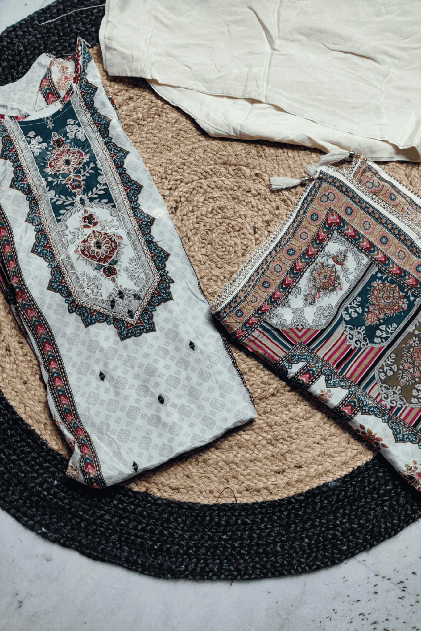 Multicolor printed crepe suit